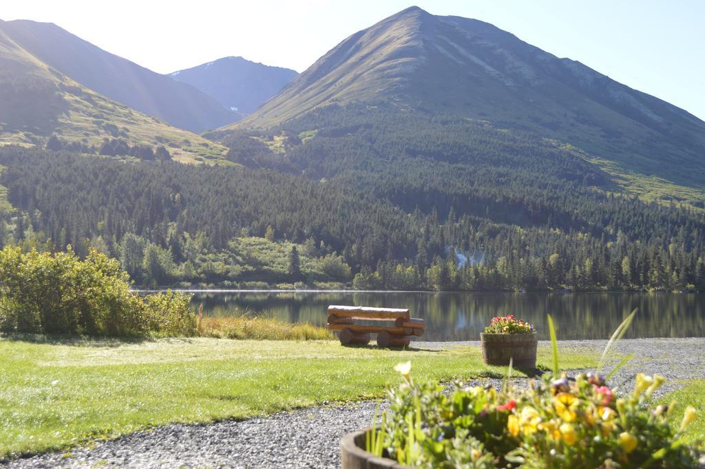 Summit Lake Lodge Ngoại thất bức ảnh