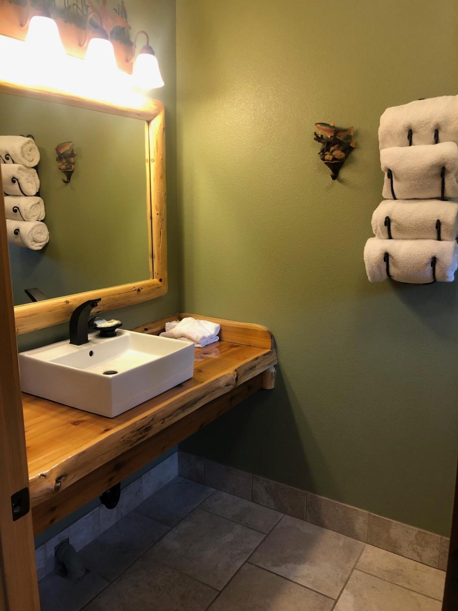 Summit Lake Lodge Ngoại thất bức ảnh