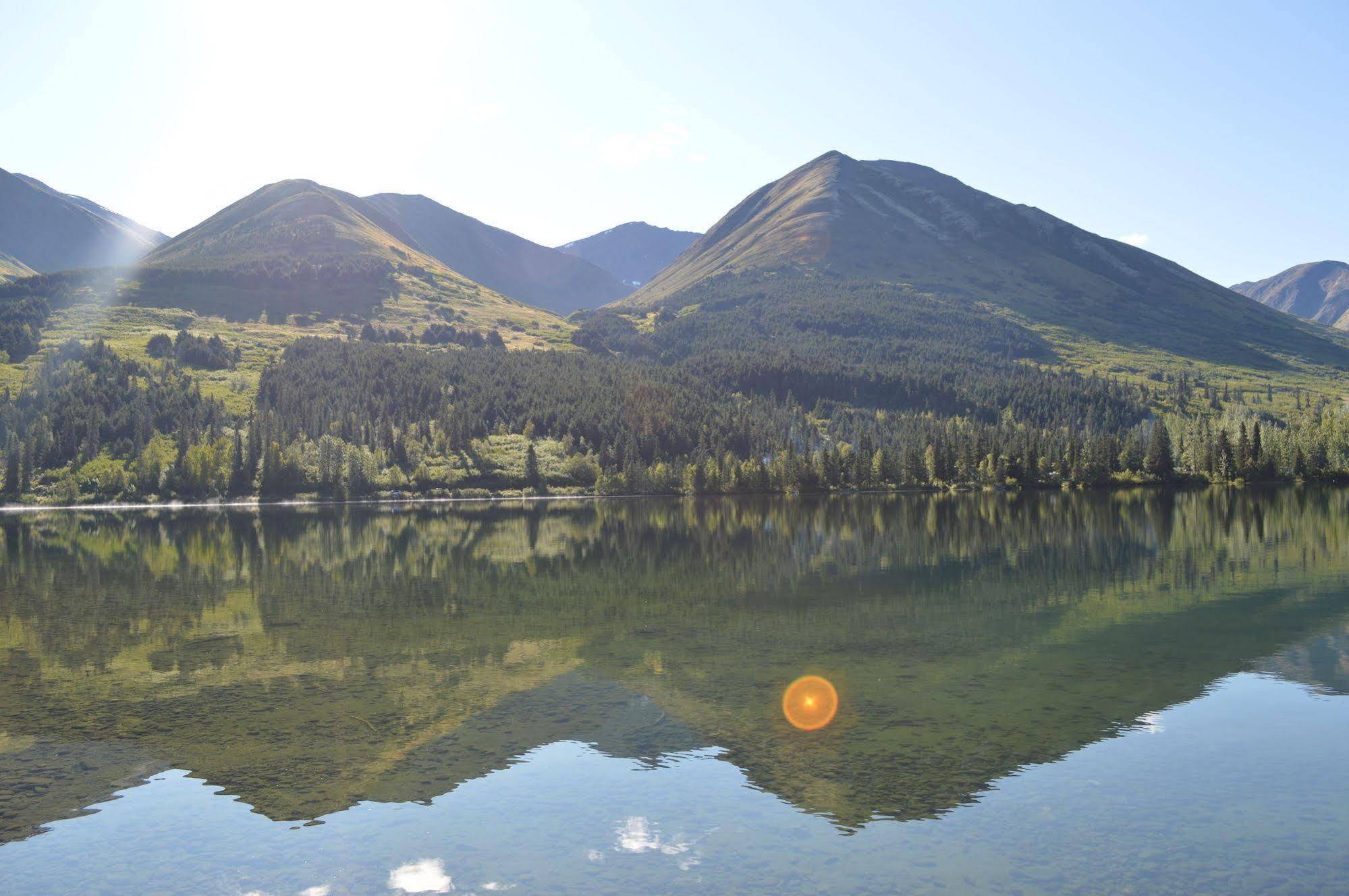 Summit Lake Lodge Ngoại thất bức ảnh